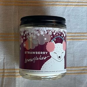 Bath and Body Works Strawberry Snowflakes Single Wick Candle